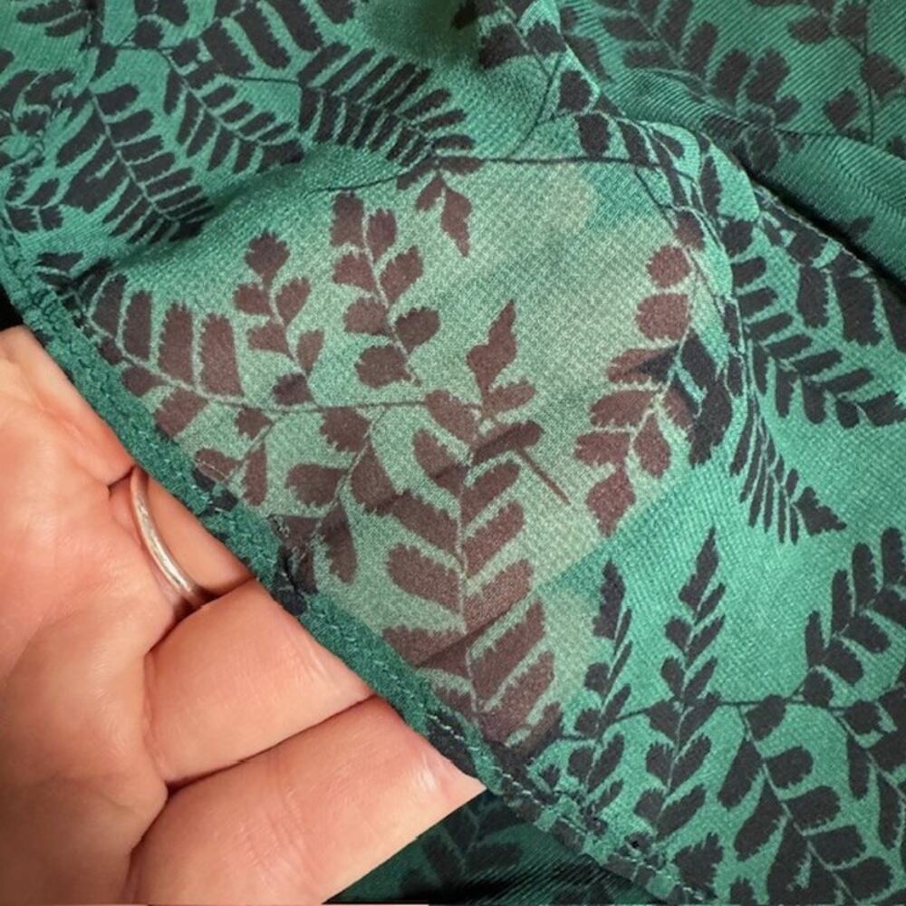 Roz & Ali 2X Green Fern Botanical Print Ruffle Chiffon Tank Blouse Plus Size - Picture 2 of 5